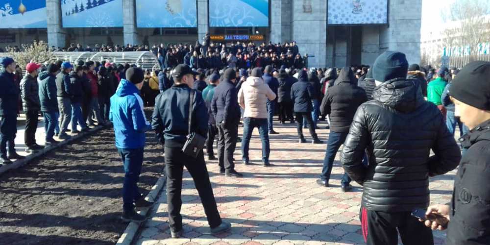 Милиция задержала лидера митингующих против китайской экспансии Аманбола Бабакулова